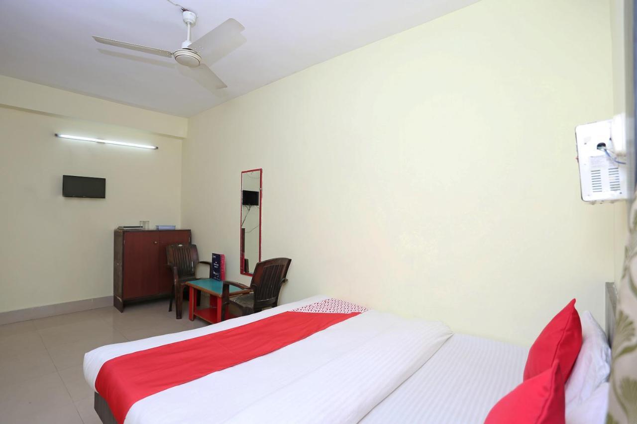 בובנשוואר Oyo 5719 Hotel Jannat Palace מראה חיצוני תמונה