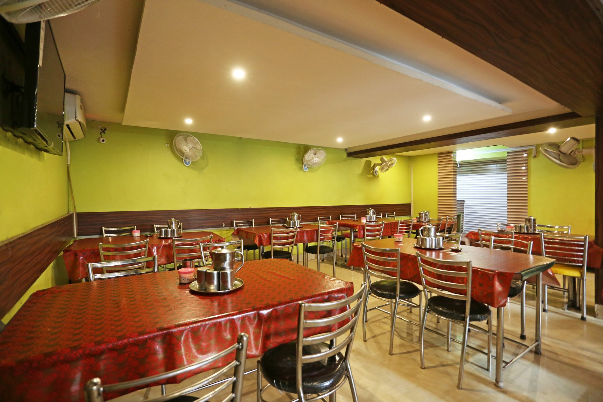 בובנשוואר Oyo 5719 Hotel Jannat Palace מראה חיצוני תמונה